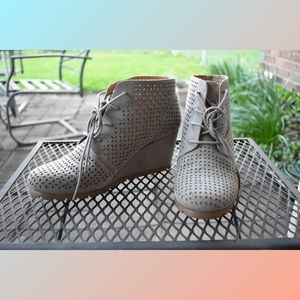 Massini Cut-out Detail Wedge Lace Up Booties Size 9